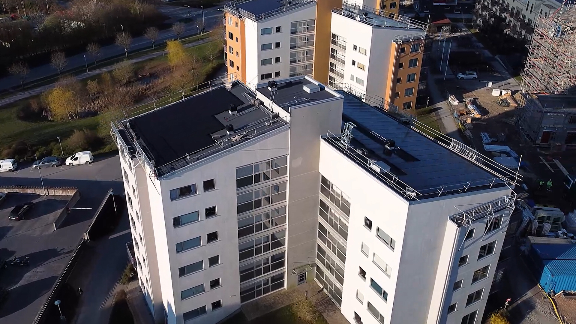solceller på platta lägenhetstak